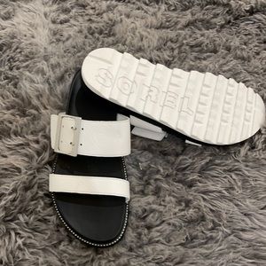 Sorel white sandals- NEW 8.5